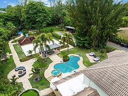 8BR Entertainers Estate w/ Pool, Games & Theater !