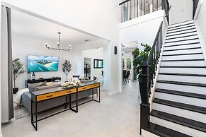 8BR Entertainers Estate w/ Pool, Games & Theater !