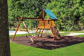 8BR Entertainers Estate w/ Pool, Games & Theater !