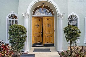 8BR Entertainers Estate w/ Pool, Games & Theater !