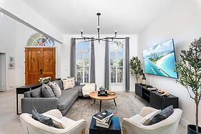 8BR Entertainers Estate w/ Pool, Games & Theater !