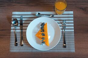 Niddo by Roots Rentals