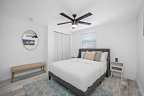 Paradise Haven- Amazing 4BR Oasis With Pool