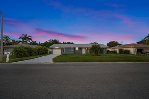 Paradise Haven- Amazing 4BR Oasis With Pool