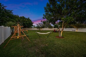 Paradise Haven- Amazing 4BR Oasis With Pool