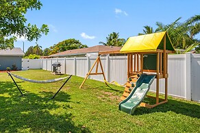 Paradise Haven- Amazing 4BR Oasis With Pool