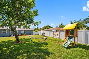 Paradise Haven- Amazing 4BR Oasis With Pool