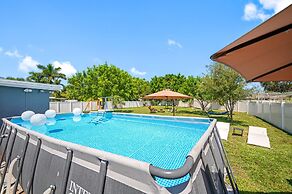 Paradise Haven- Amazing 4BR Oasis With Pool