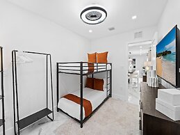 Aqua Haven- Stylish Getaway With Pool and Jacuzzi