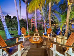 Aqua Haven- Stylish Getaway With Pool and Jacuzzi