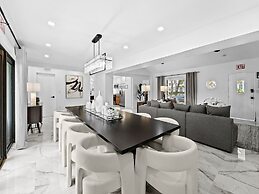 Aqua Haven- Stylish Getaway With Pool and Jacuzzi