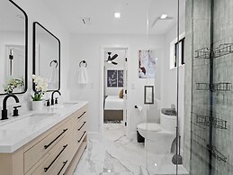 Aqua Haven- Stylish Getaway With Pool and Jacuzzi