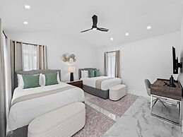 Aqua Haven- Stylish Getaway With Pool and Jacuzzi