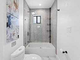 Aqua Haven- Stylish Getaway With Pool and Jacuzzi