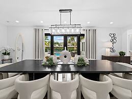 Aqua Haven- Stylish Getaway With Pool and Jacuzzi