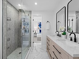 Aqua Haven- Stylish Getaway With Pool and Jacuzzi