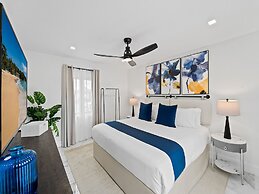 Aqua Haven- Stylish Getaway With Pool and Jacuzzi