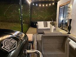 Country House Rest Relaxation Jacuzzi Bbq Large Green Areas