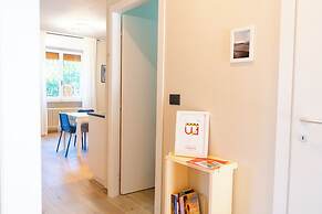 Lemon Apartment with Garden and Sea View