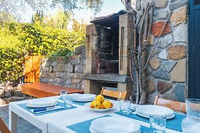 Lemon Apartment with Garden and Sea View