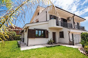 Casa Isola con Giardino