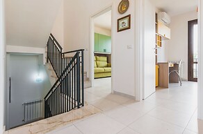 Casa Isola con Giardino