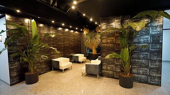 Tibet Hotel am Airport