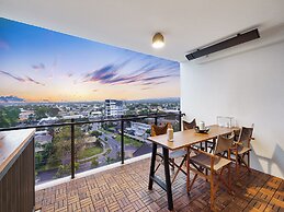 FIRST LIGHT MOOLOOLABA APT 804