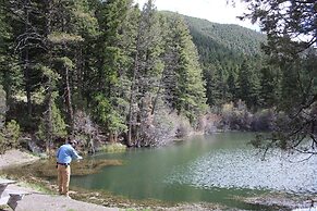 Chico Hot Springs Resort & Day Spa