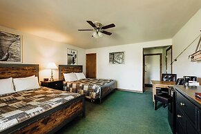 Chico Hot Springs Resort & Day Spa