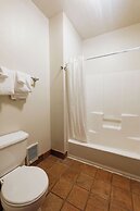Chico Hot Springs Resort & Day Spa