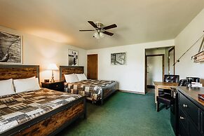 Chico Hot Springs Resort & Day Spa
