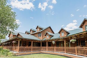 Chico Hot Springs Resort & Day Spa