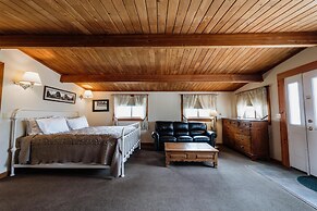 Chico Hot Springs Resort & Day Spa