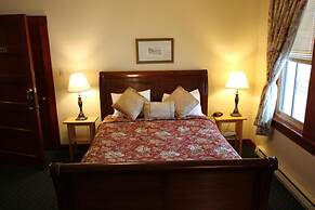 Chico Hot Springs Resort & Day Spa