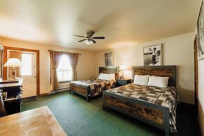 Chico Hot Springs Resort & Day Spa