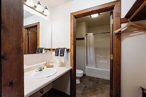 Chico Hot Springs Resort & Day Spa
