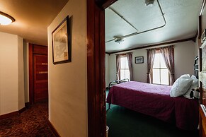 Chico Hot Springs Resort & Day Spa