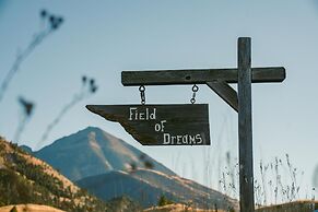 Chico Hot Springs Resort & Day Spa