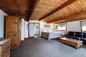 Chico Hot Springs Resort & Day Spa