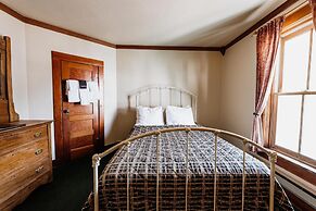Chico Hot Springs Resort & Day Spa