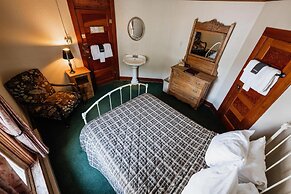 Chico Hot Springs Resort & Day Spa