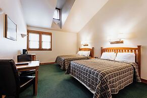 Chico Hot Springs Resort & Day Spa