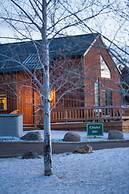 Chico Hot Springs Resort & Day Spa