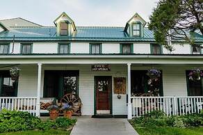 Chico Hot Springs Resort & Day Spa