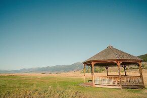 Chico Hot Springs Resort & Day Spa