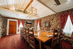 Chico Hot Springs Resort & Day Spa