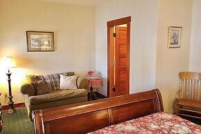 Chico Hot Springs Resort & Day Spa