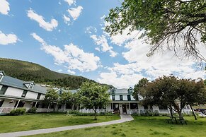Chico Hot Springs Resort & Day Spa