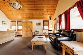 Chico Hot Springs Resort & Day Spa